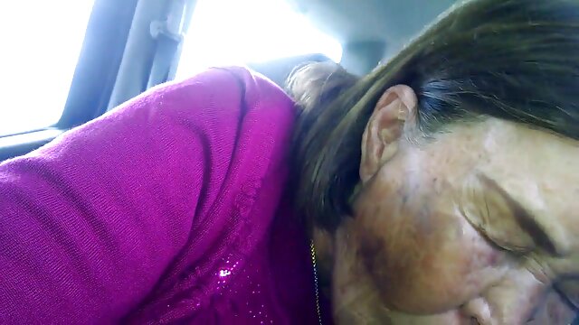 Secrétaire dépravée séduit un patron mature pour le sexe film x depucelage au bureau