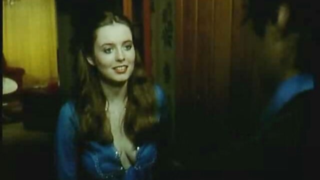Le film x vintage allemand beau-fils baise une belle-mère sexy.
