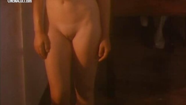 Lèche la fille et baise. film x plombier
