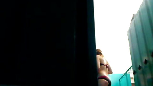 Une teen brune suce film x sado maso une bite pour un vieil homme au gros ventre