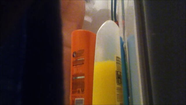 Sexe à la maison privée d'un vieux mec lubrique et film x site gratuit de sa petite-fille juteuse