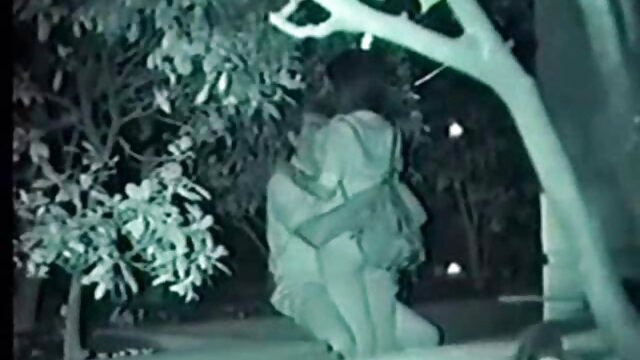 Sexe en groupe d'étudiants sur le même lit lors d'une porno x force soirée ivre