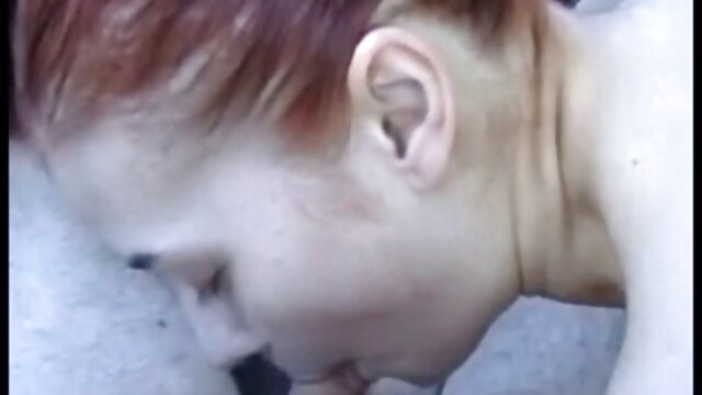 Mannequin en vêtements et en mousse savonneuse se branle porno hd gratuit la chatte avec un vibromasseur