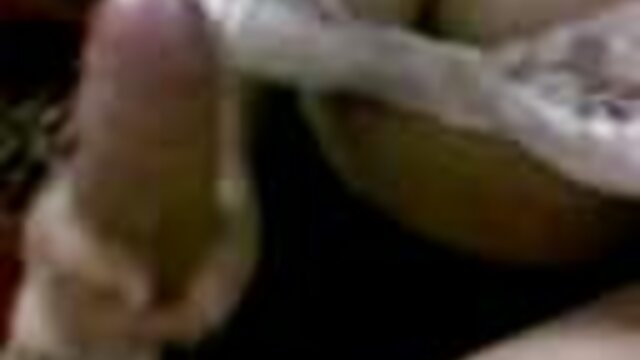 Deux mecs baisent une fille avec un cul magnifique film erotique xvideo et appétissant