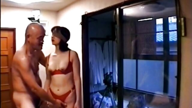 Filles bronzées sucent rocco film porno la bite d'un jeune garçon mignon