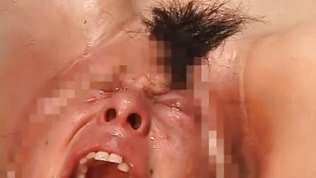 Petite amie baise dans l'anus film porno hd gratuit et avale une grosse bite