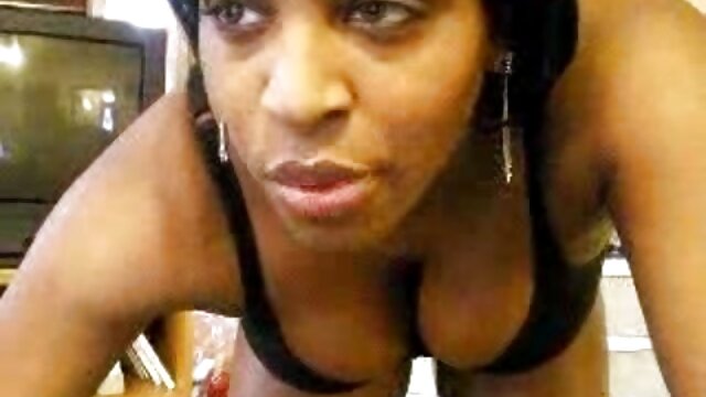 Un homme a surpris un ami en train de se branler et film x mere fille l'a baisé dans le cul dans la salle de bain