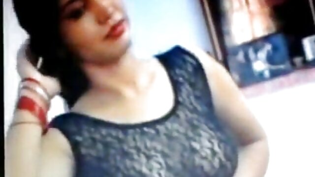 Rousse pulpeuse du chat érotique baise activement la film porno complet tukif chatte avec les doigts et gémit