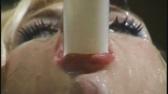 Jada Stevens s'étouffe presque avec une film porno portugais gratuit grosse bite dans sa bouche