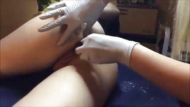 Masseur enfonce film x grosse fesse la bite dans le client.