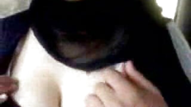 Une brune mature aux gros seins dorcel film porno a fait une pipe au masseur et lui a donné le cul
