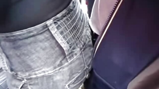 Fille slave en bas blancs film pornographique vintage caresse sa chatte avec un petit gode