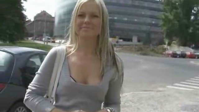 La blonde baise film porno gay en streaming un mec et prend du sperme sur ses lèvres.