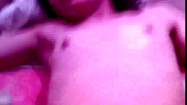 Blonde flexible a des relations film porno gratuit video sexuelles avec le chauffeur.