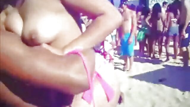 Une lesbienne film x gratuit partouze ivre enfonce profondément la chatte de son amie avec un gode