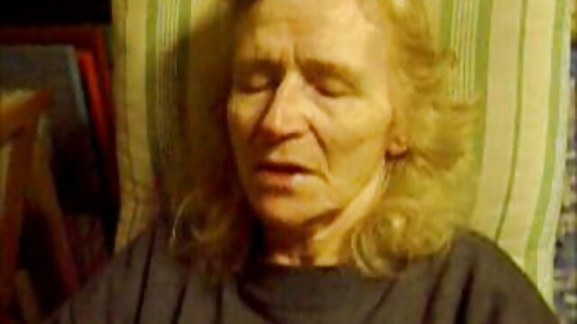 Plantureuse fille a pris une bite entre les seins x hamster porno tube et a fait une pipe maison