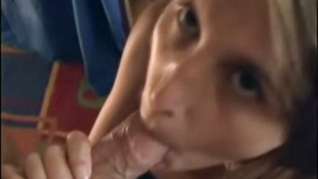 Une jeune pute a sucé la bite d'un homme adulte et a film porno retro francais sellé sa vieille bite
