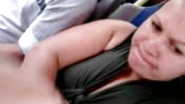 Belle fille se masturbe devant sa vidéo streaming x webcam