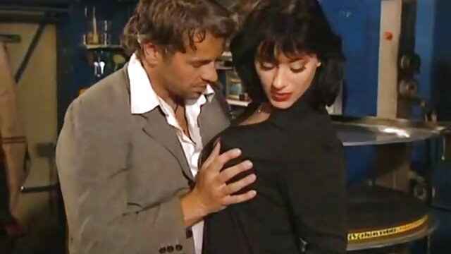 Analysez deux brunes aux gros seins. film x petite fille